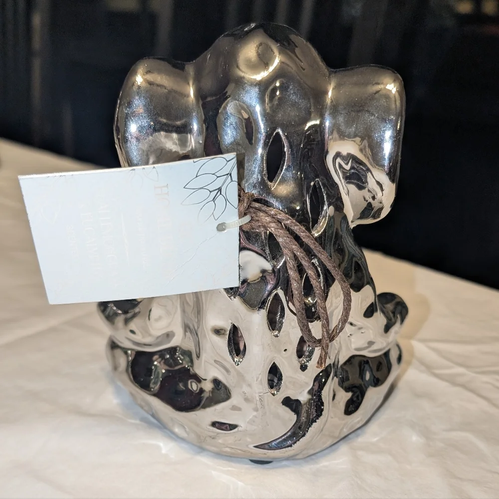 GC Home Decor Meditating Elephant Scent Diffuser in Chrome Silver